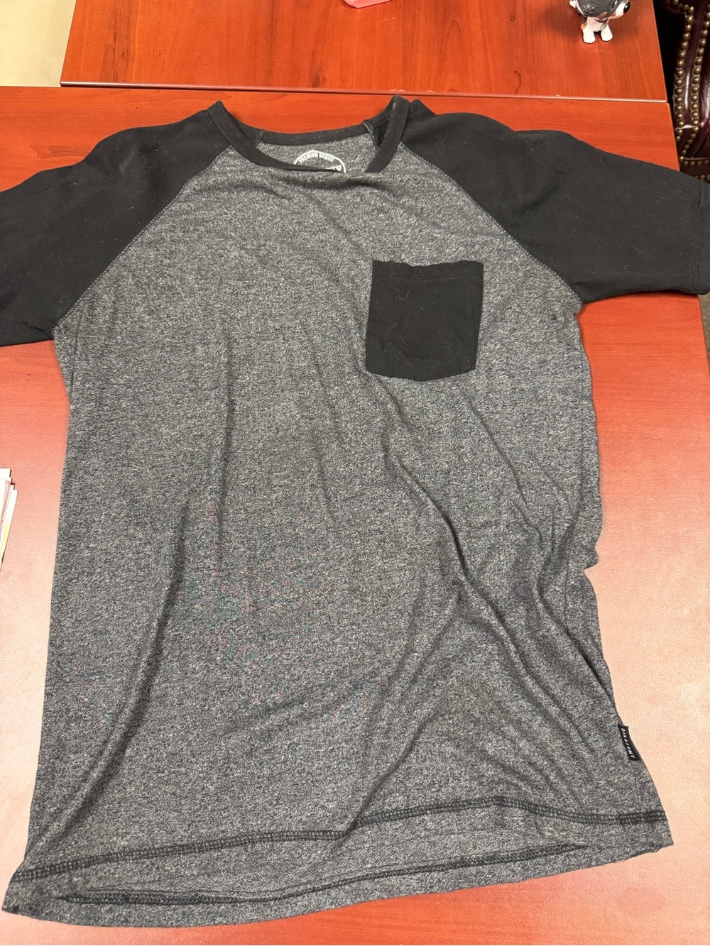 Source Unknown Black & Heather Gray Raglan Long Sleeve Pocket Tee
